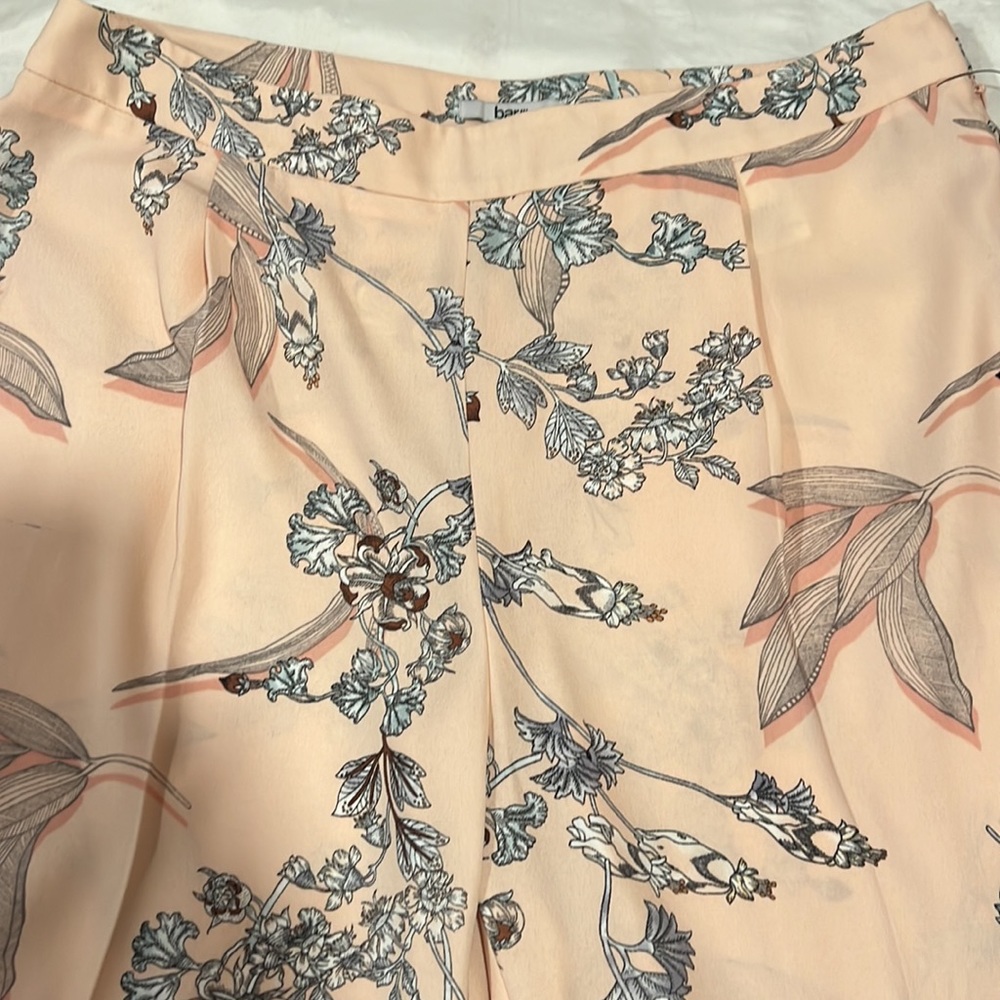 Beautiful flowered pants - Picture 2 of 5